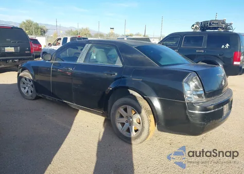 2006 Chrysler 300 Touring z USA, uszkodzony, nr VIN 2C3KA53G36H496402